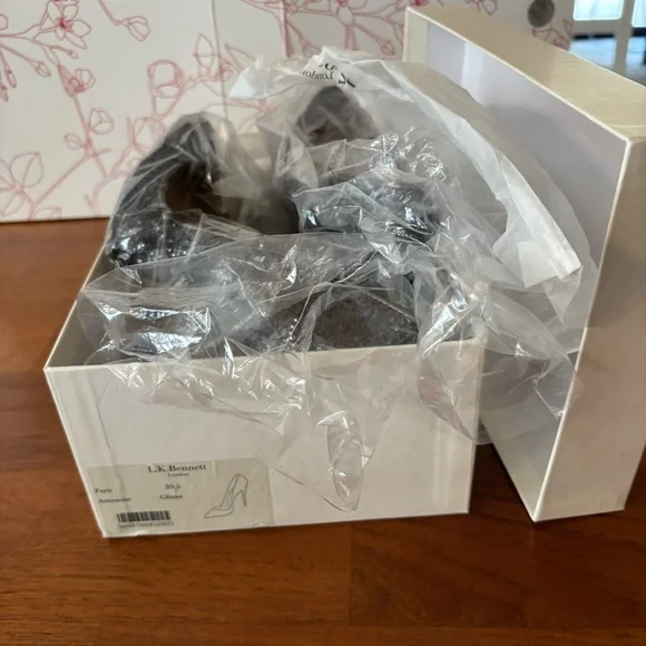 NWT LK Bennett Fern Glitter Metallic Sparkle Gray Court Heels Spain 39.5/US 9.5 - Picture 6 of 8